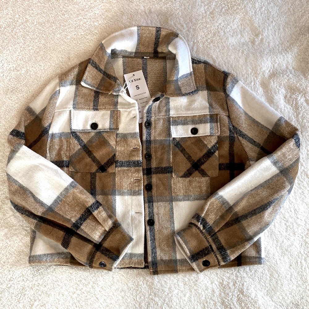 Yeokou Women's Fashion Cropped Plaid Shacket -Size Small
